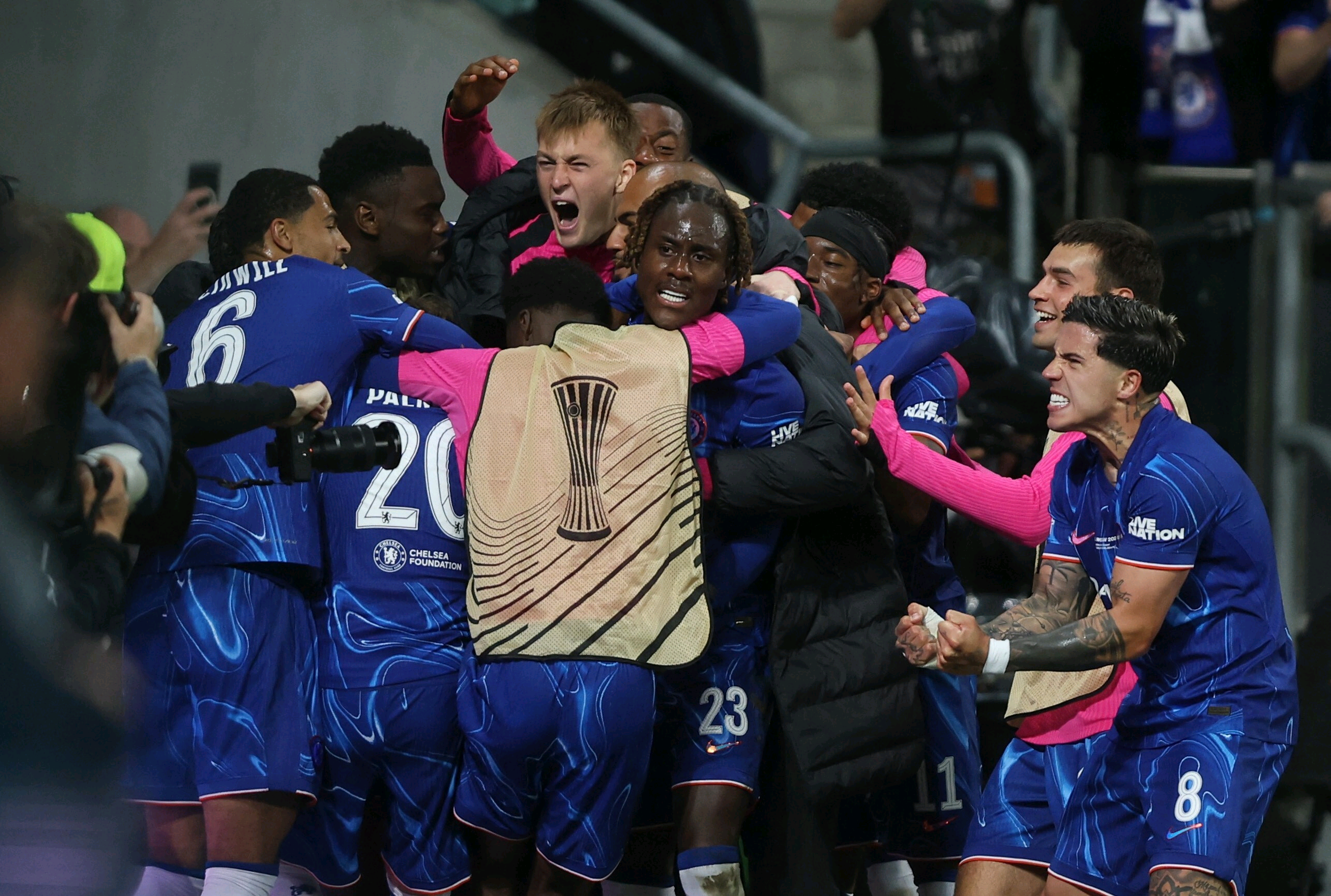 切尔西冲刺阶段官宣签约，志在欧篮联名次提升，气氛紧张，团队化学反应显著 -尊龙娱乐网站